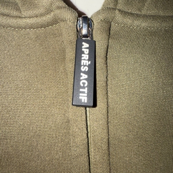 Après Actif | Small | Embossed Hoodie: Pine | Size Small - Picture 4 of 7